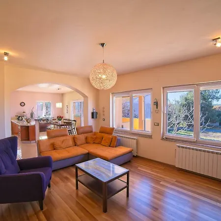 Vila House Paula Rab