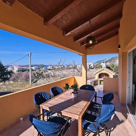 Vila House Paula Rab