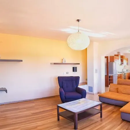 House Paula Rab Vila *
